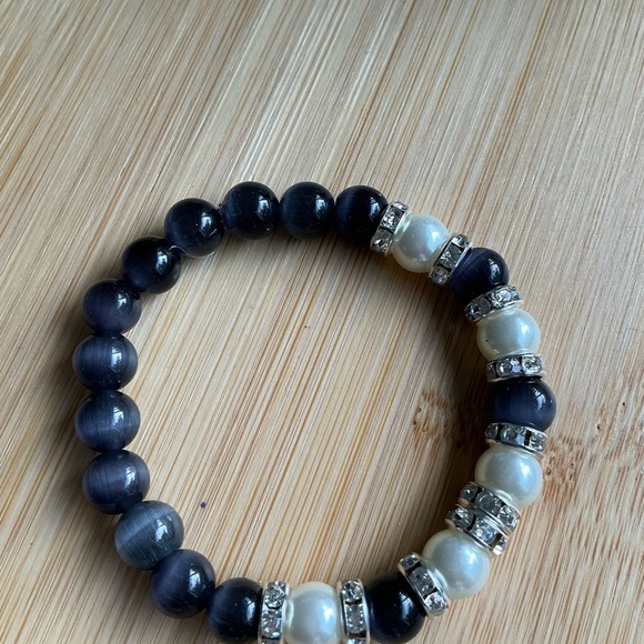 Fresh Water Pearls and Cats eye Bracelet - Picture 2 of 2